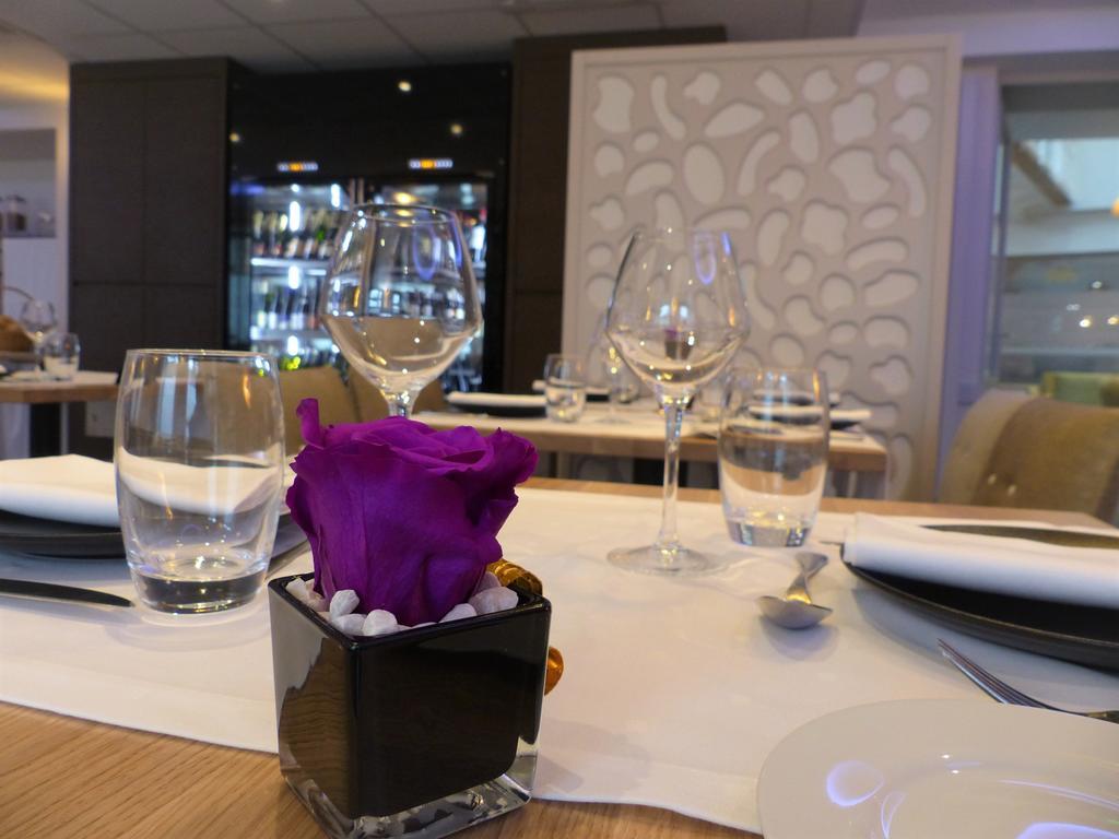 The Originals Boutique, Le Lion D'or, Fougères Ouest Hotel Maen Roch